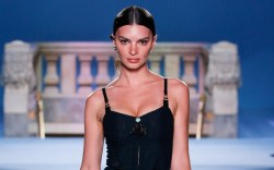 tory burch, tory burch emily ratajkowski, emily ratajkowski, tory burch fall winter 2023, tory burch nyfw, nyfw, fall winter 2023, runway, fashion, tory burch shoes, tory burch bags