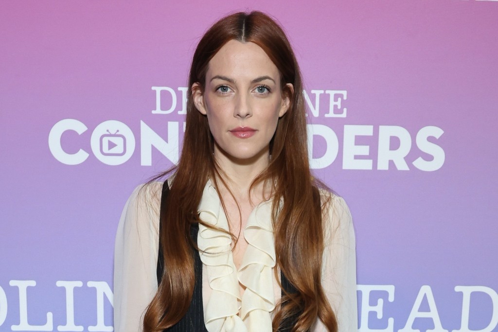 Riley Keough Gets Groovy in Dark Heels at Deadline Contenders 2023 – Footwear News - Vimarsana News