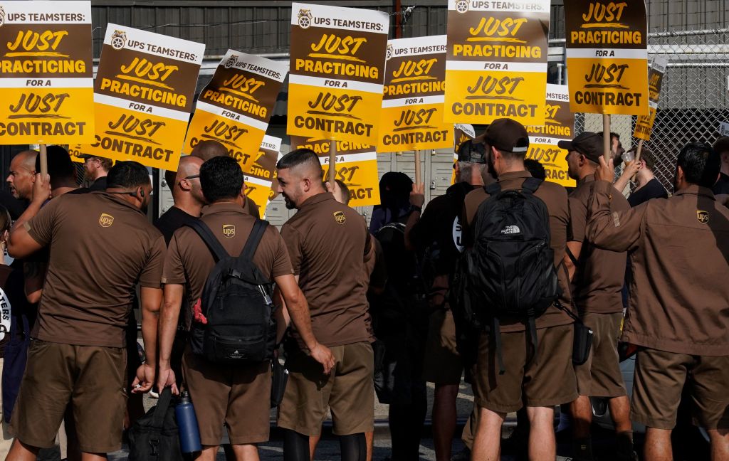 UPS Strikes Teamsters Deal With '$30 Billion in New Money' – Footwear News - Vimarsana News