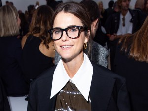 Keri Russell schlüpft bei Jil Sanders Frühjahrsschau 2024 in ...